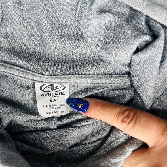 Athletic Solid Gray Size 4-6 Thumb Hole Slits Pullover Light Hoodie - Picture 2 of 6